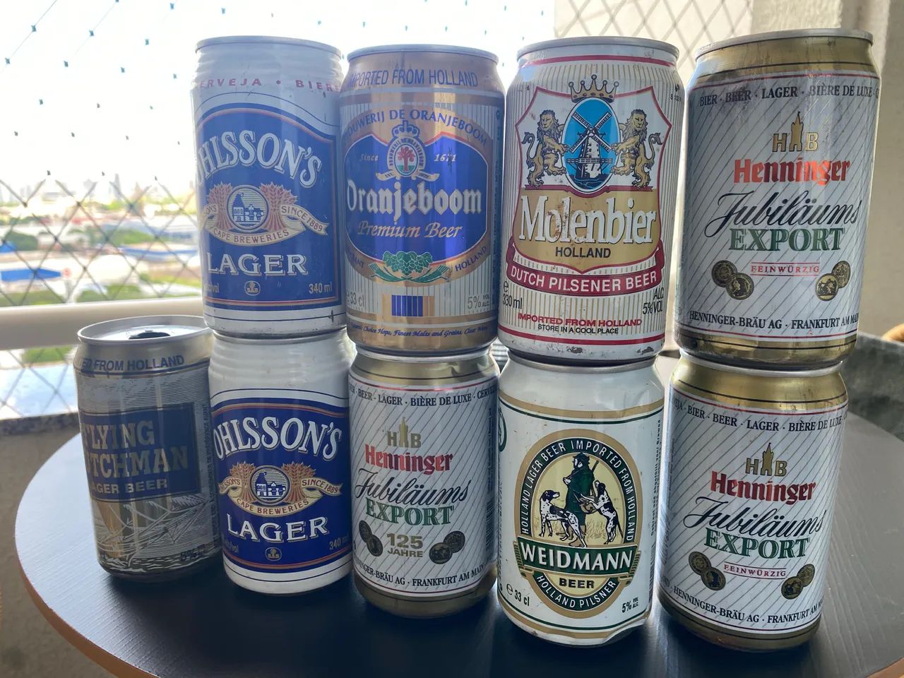 Coleção de latinhas de cerveja