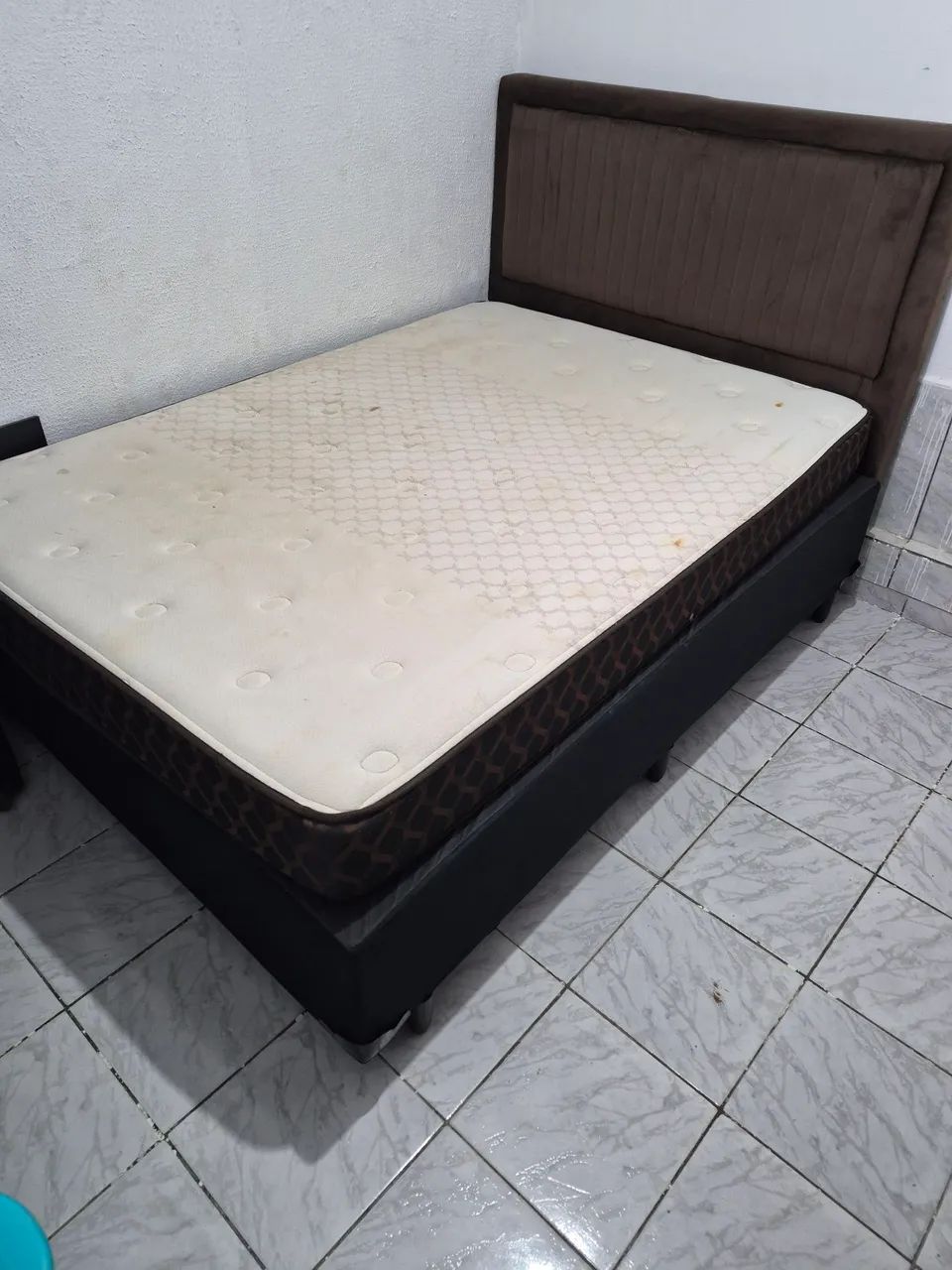 Vende-se uma box com colchão e cabeceira  - Foto 3