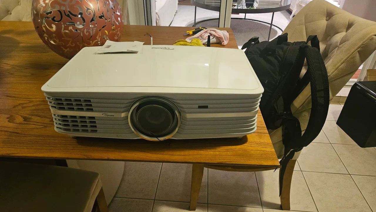 Projetor Optoma UHD 60