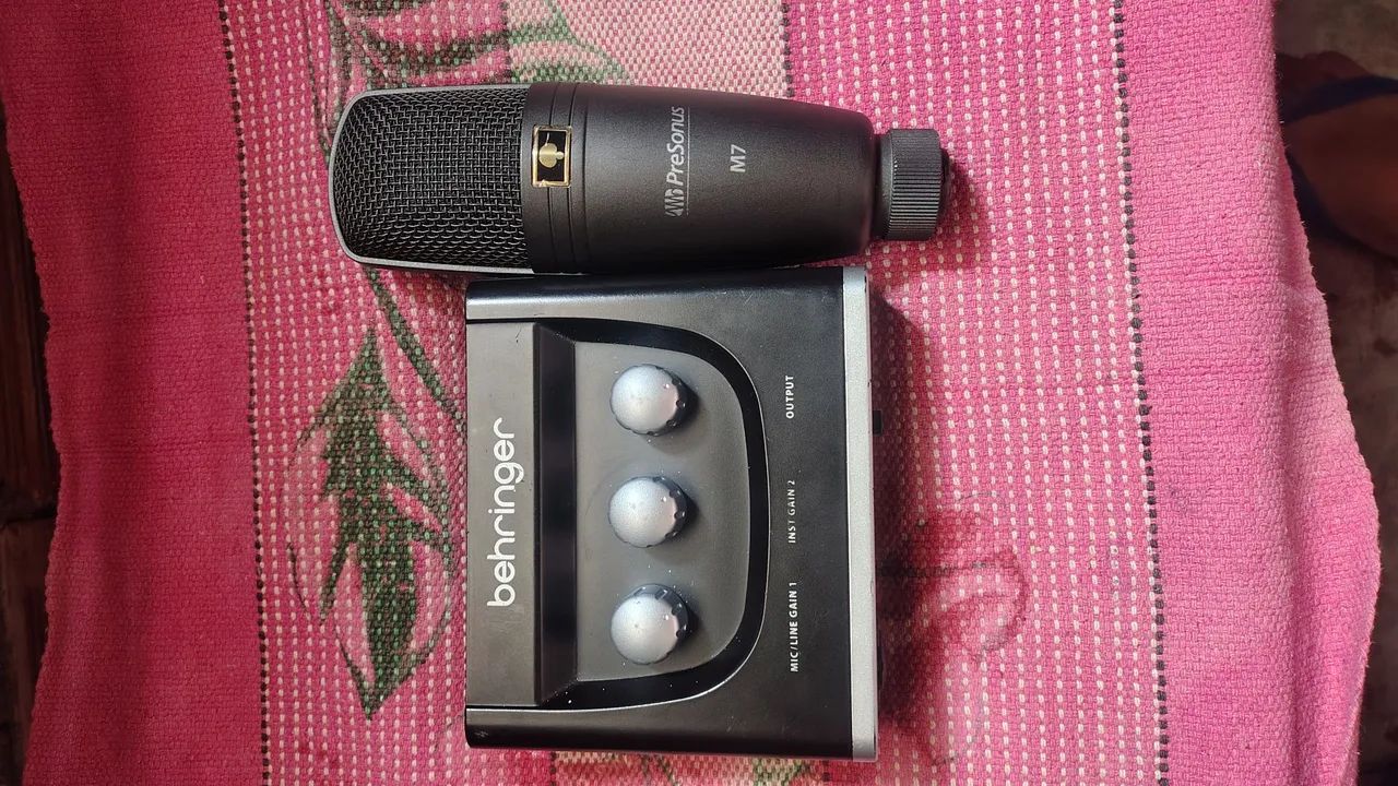Interface de áudio e microfone condensador  - Foto 3