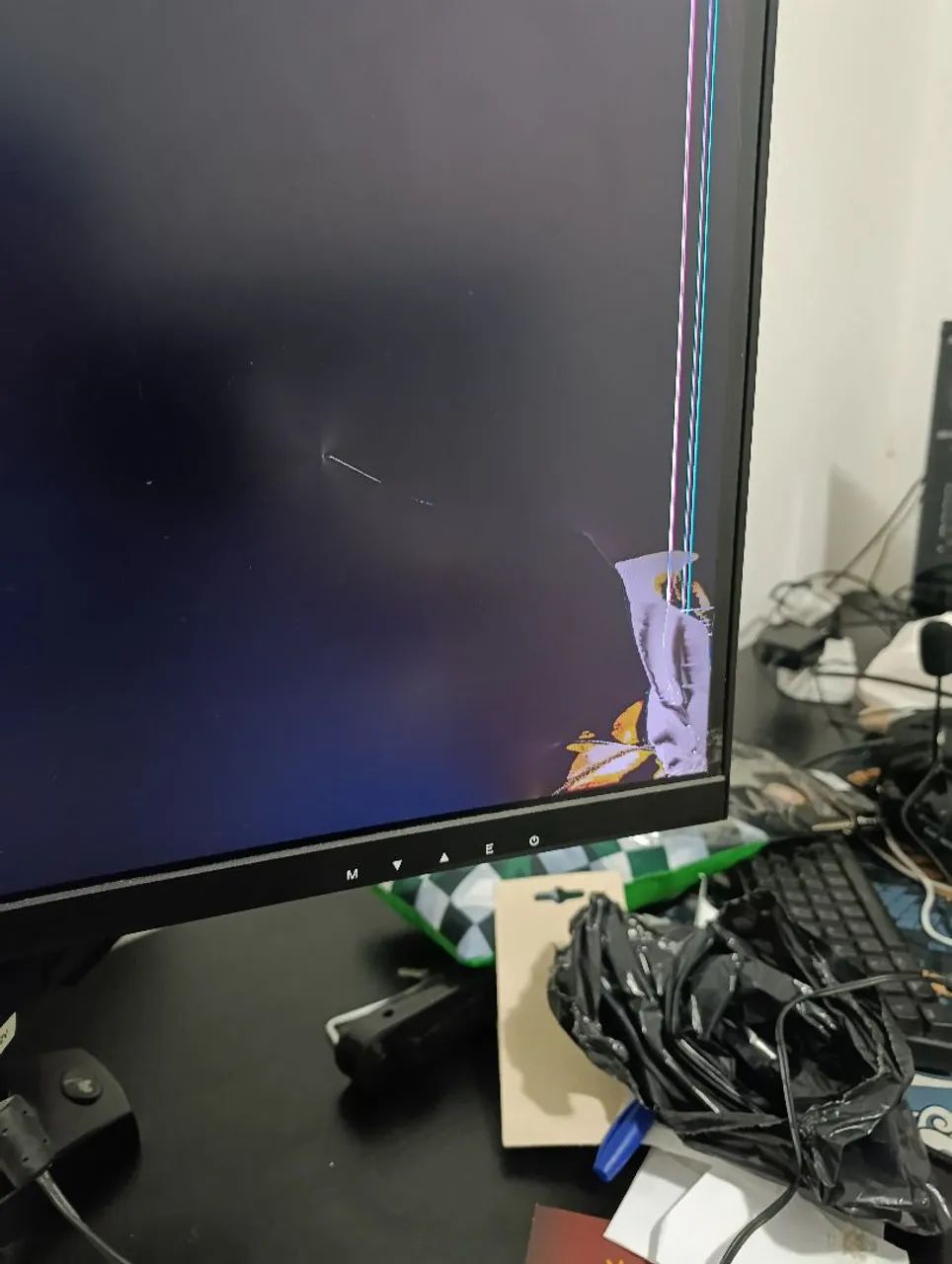Monitor Husky 165hz Curvo 31 polegadas com defeito na tela do lado direito, led zoou! - Foto 3
