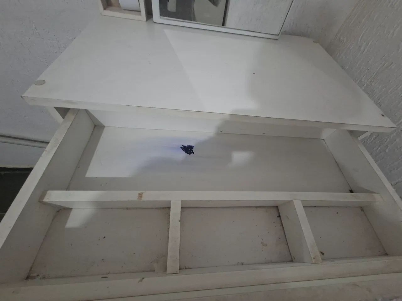 Penteadeira suspensa, com espelho e gaveta. - Foto 4