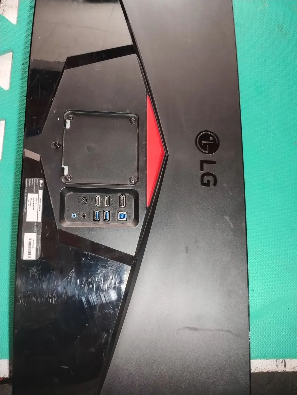 monitor LG UltraWide 34UC79G-B com defeito no display - Foto 3