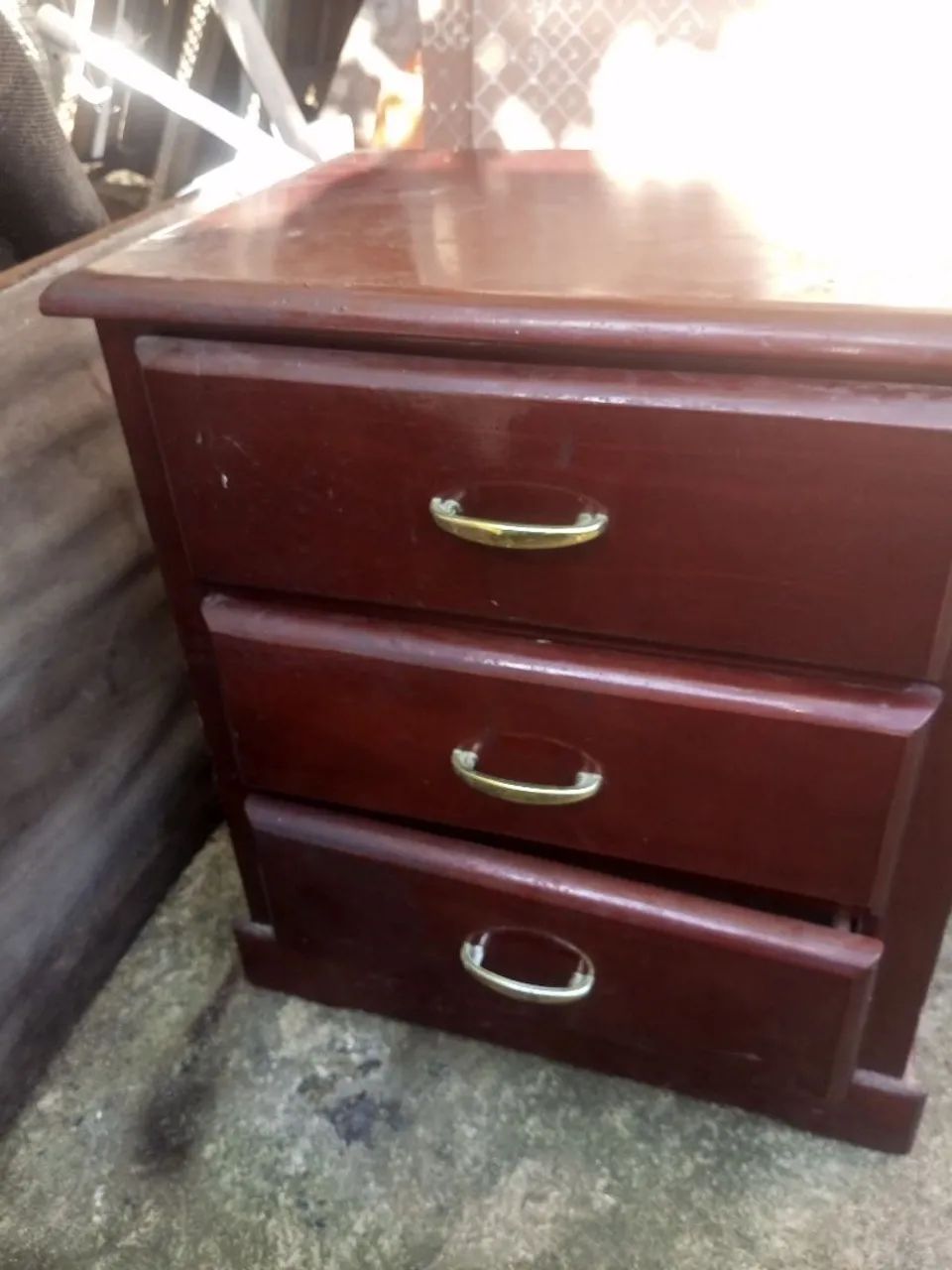 Vendo 2 criado mudo de madeira antigo para saí agora 