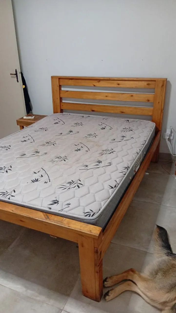 Cama e colchão casal