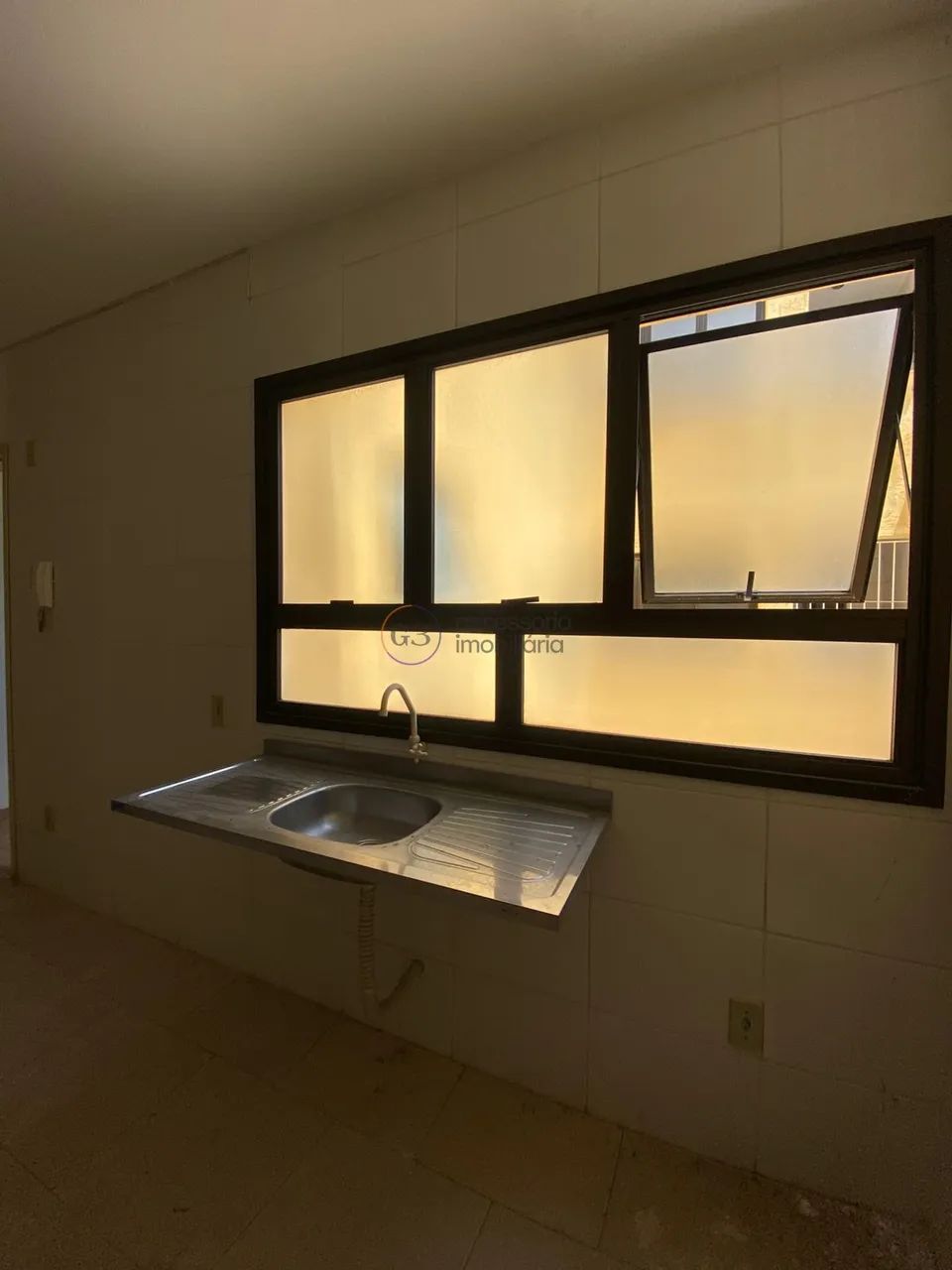 Apartamento 2 dormitórios para alugar Centro Rio Grande/RS