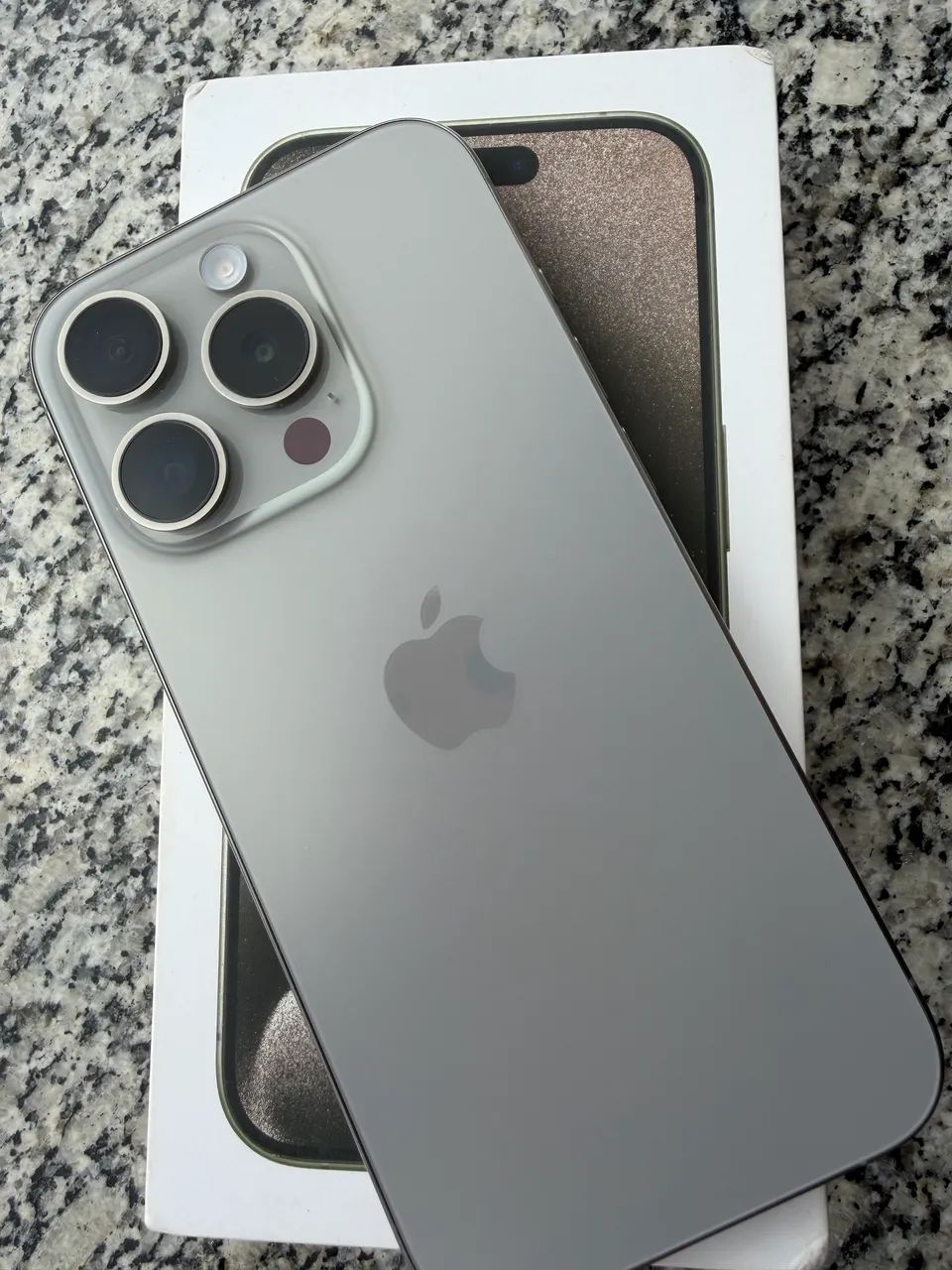 Iphone 15 Pro Max  - Foto 2