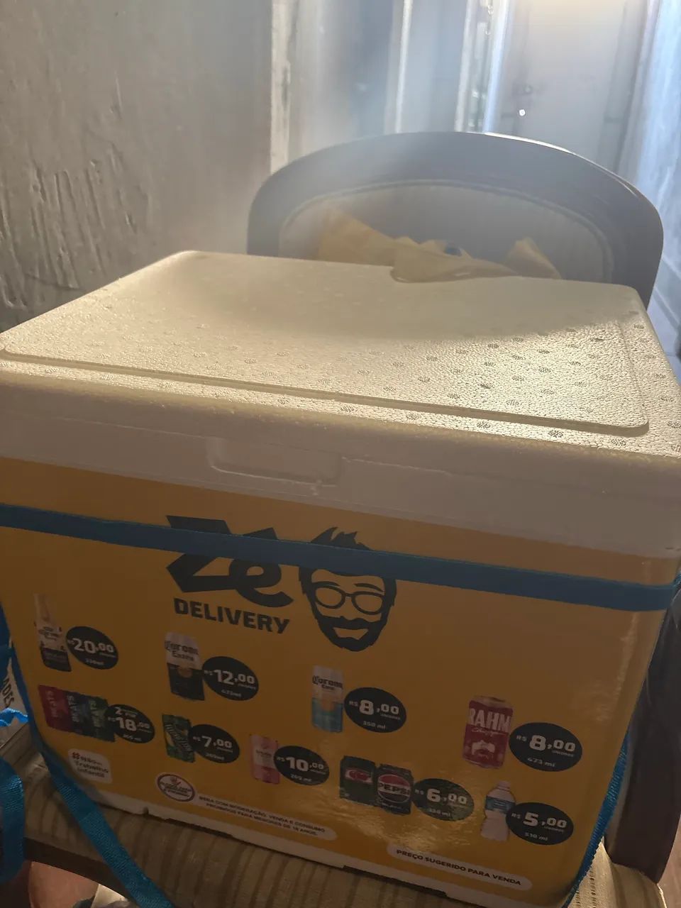 VENDE - SE UM LINDO ISOPOR NOVO