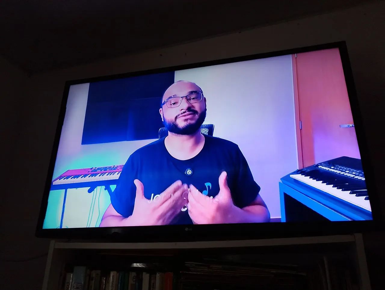 Vendo Tv LG 43 polegadas, com uma lista na tela que aparece e desaparece  - Foto 3