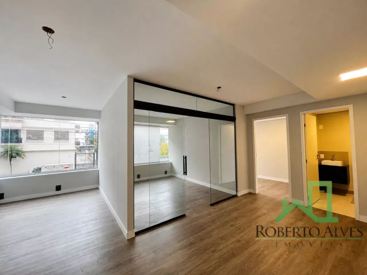 ? Sala Comercial com 100 m² e Mezanino em Jurerê - Foto 4