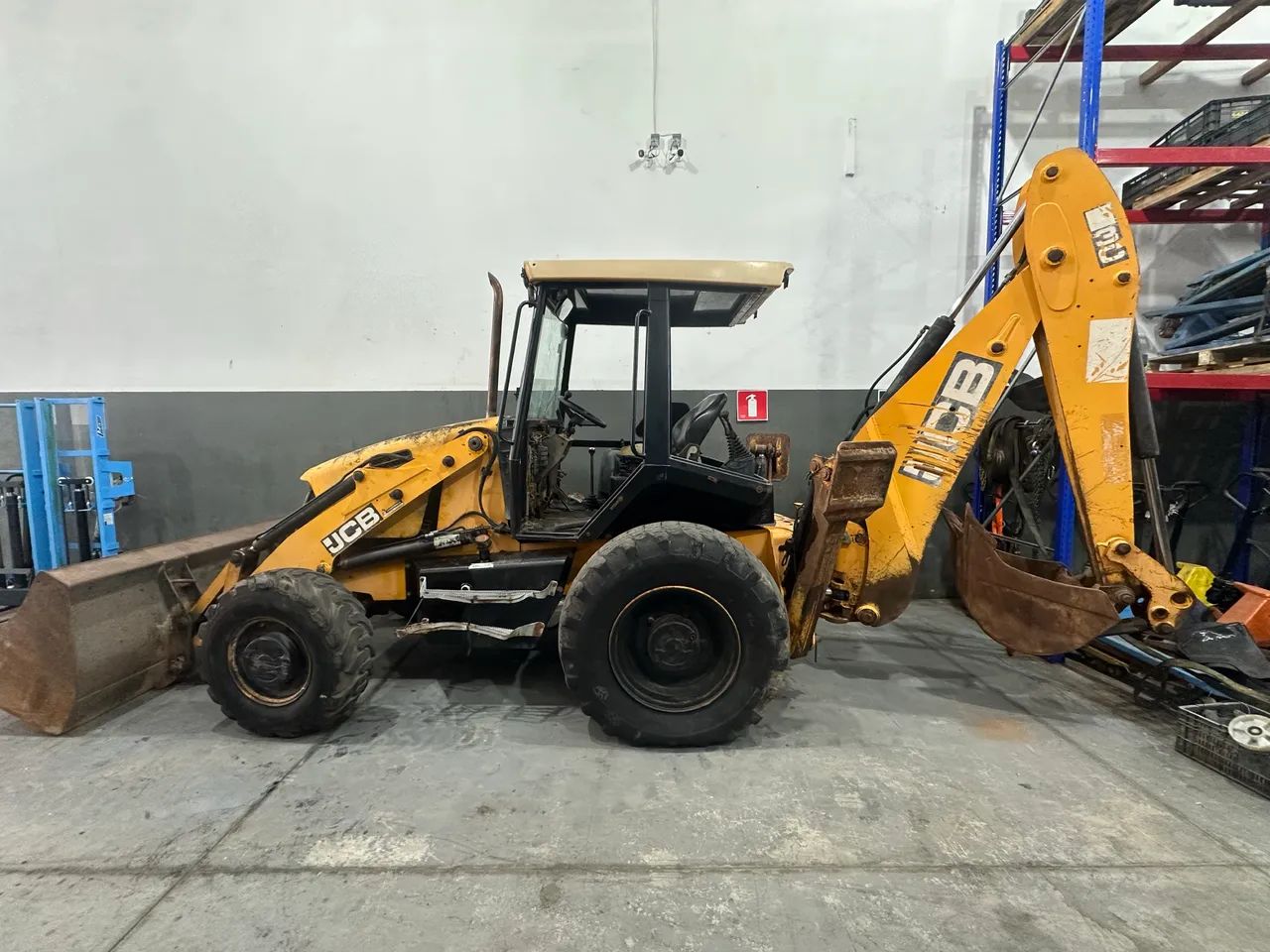 RETROESCAVADEIRA JCB 3C - Foto 4