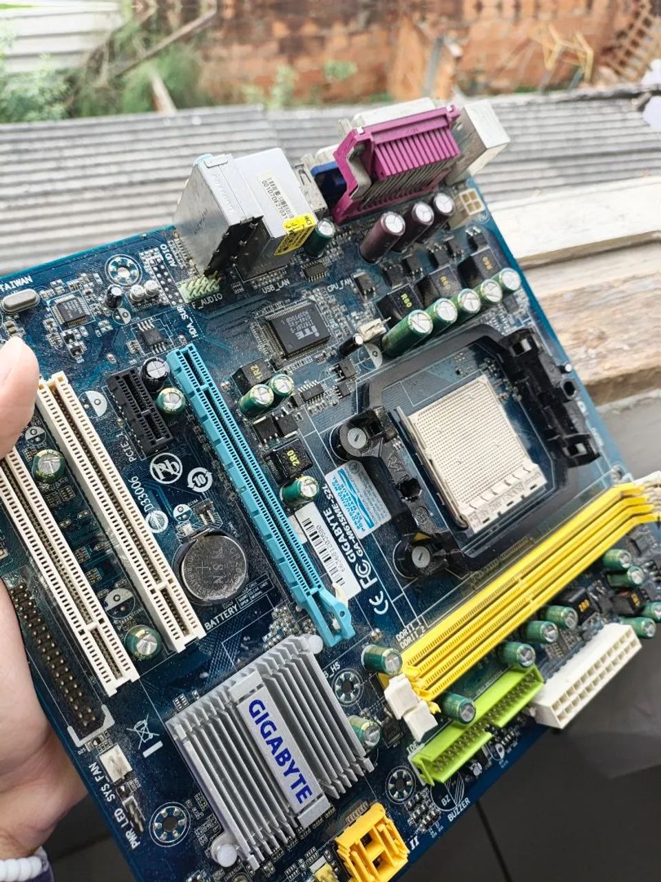 Gigabyte M61SME-S2L Retro - Foto 3