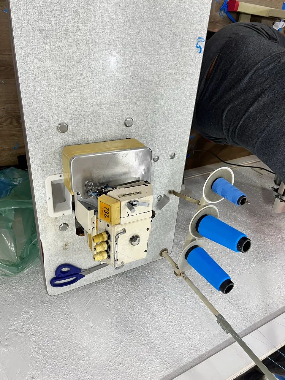 Máquina Overloque Industrial Sansei 737E - Revisada e Pronta para Uso   - Foto 3