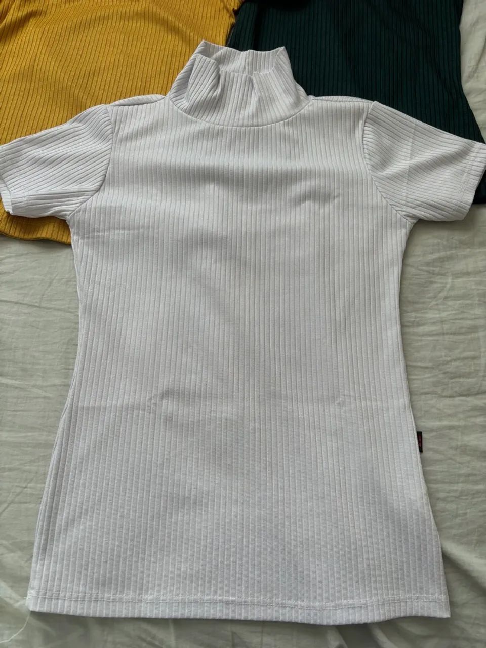 Blusas caneladas tamanho P - Foto 2