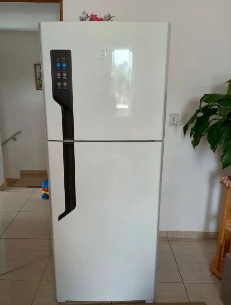 Geladeira Electrolux semi nova 