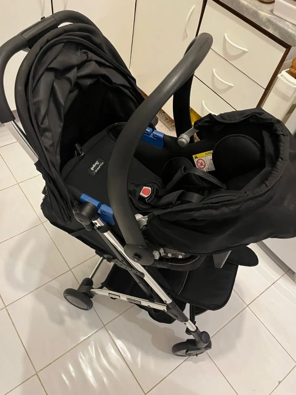 Carrinho Zap Burigotto com bebê conforto - Foto 4