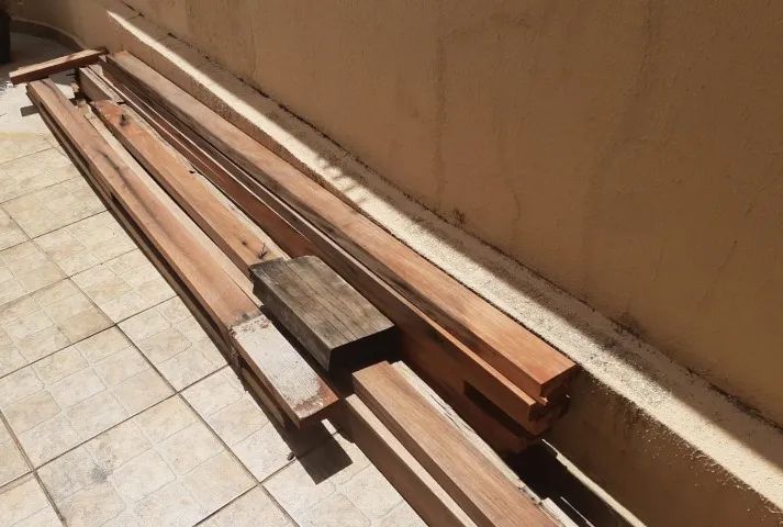 Madeiras: vigas de Peroba Vermelha aparelhada e tabuas de Muiracatiara aparalheda - Foto 3