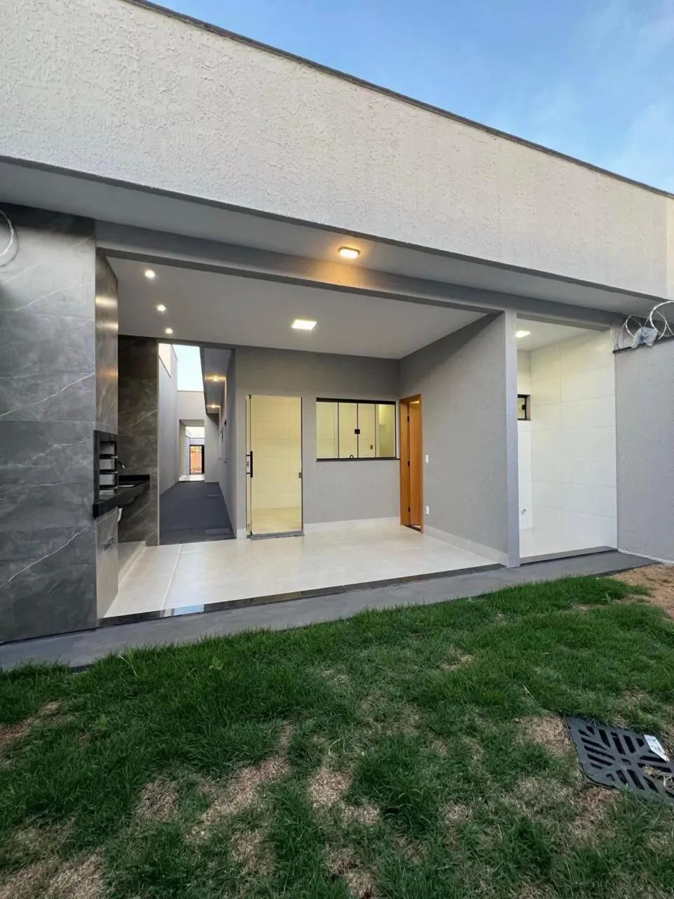 VENDE-SE ESSE IMÓVEL 