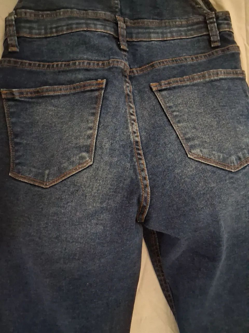 JARDINEIRA FEMININA JEANS COM ELASTANO  - Foto 3