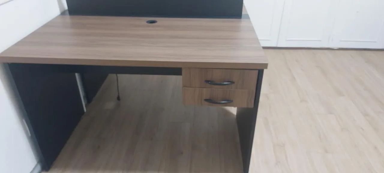Mesa de Escritório em Madeira 