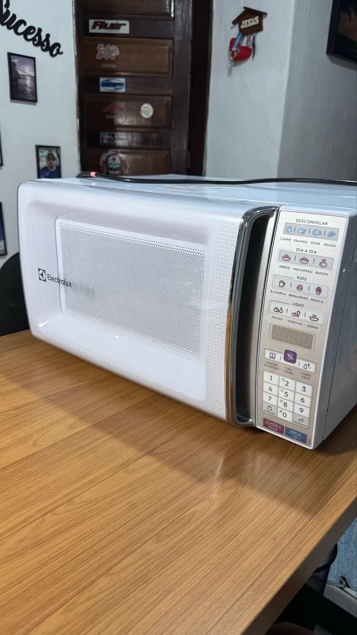 Microondas eletrolux em estado de novo - Foto 5