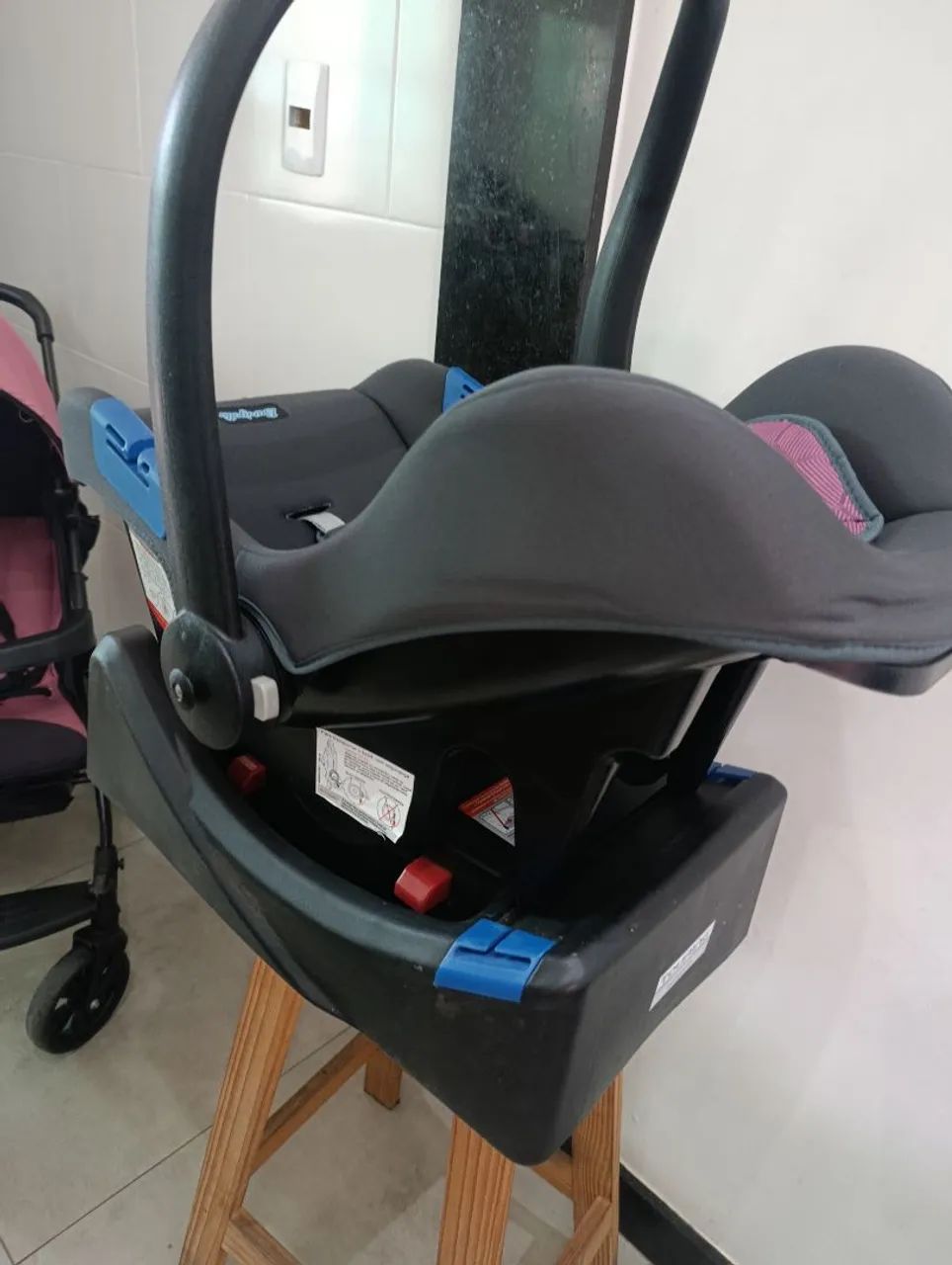Vendo carrinho de bebê e bebê conforto com base  - Foto 5