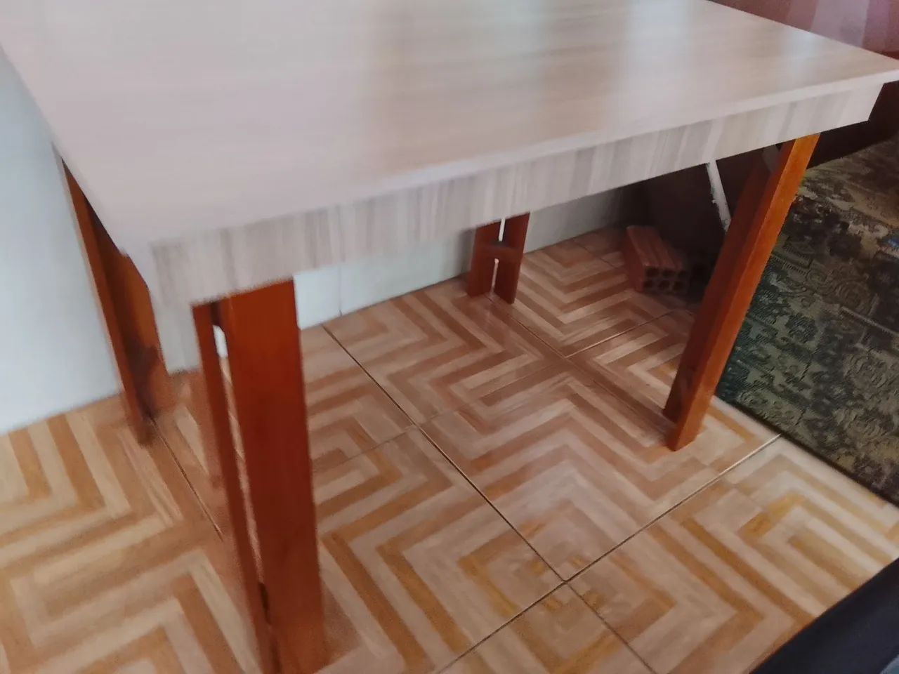 Mesa seminova de madeira. - Foto 4