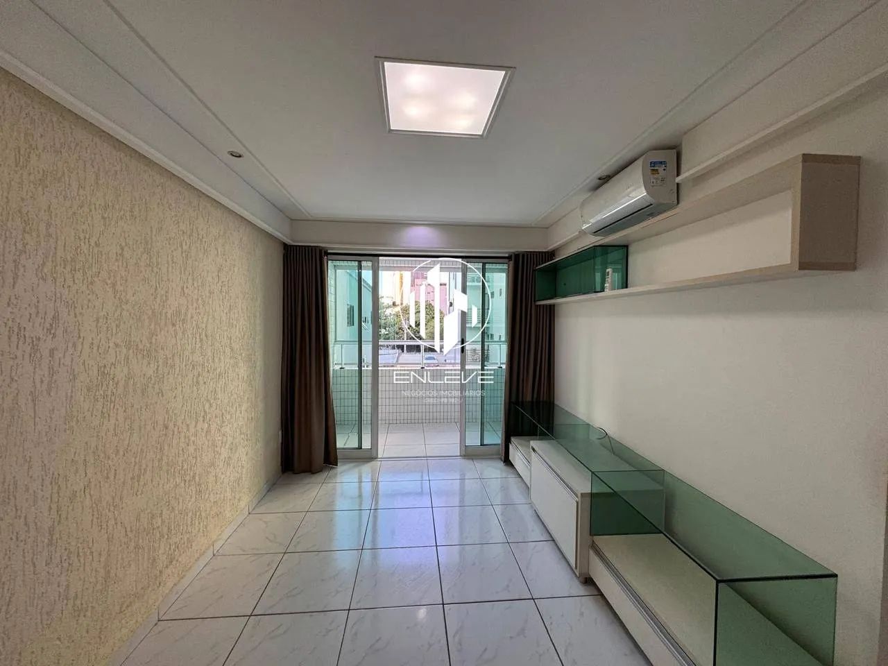 Apartamento com 02 quartos em excelente localização em Tambaú