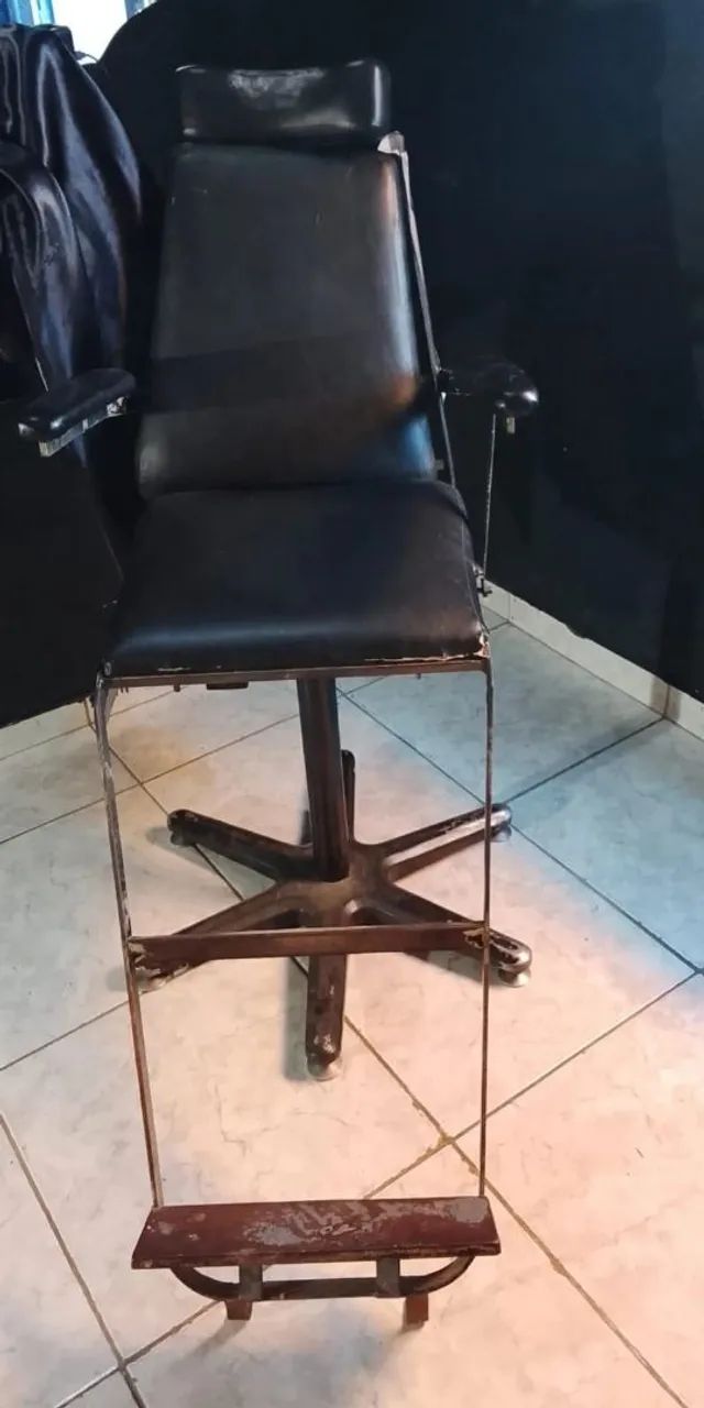 Cadeira de barbearia e bancada de barbeiro  - Foto 2