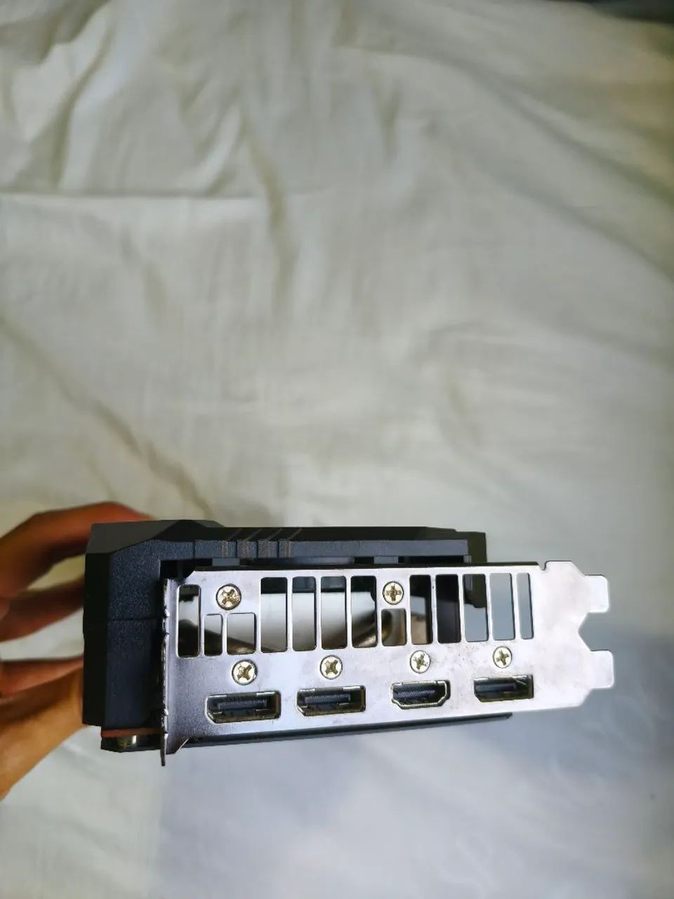 ASUS RX 5600XT TRIPLE FAN - Foto 2