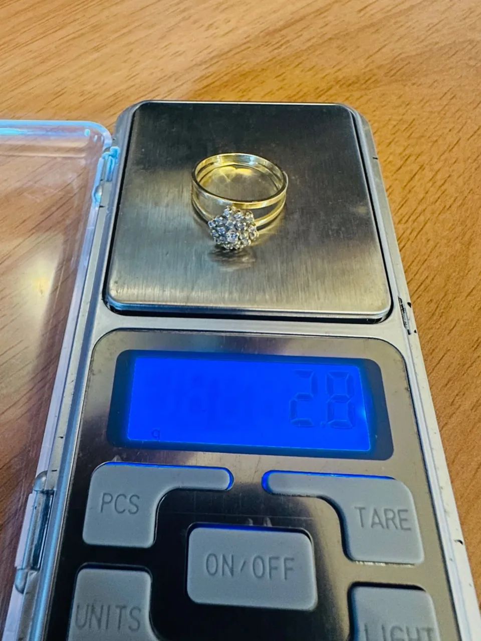 Anel em ouro 18k com brilhantes 2,8 Gramas - Foto 2
