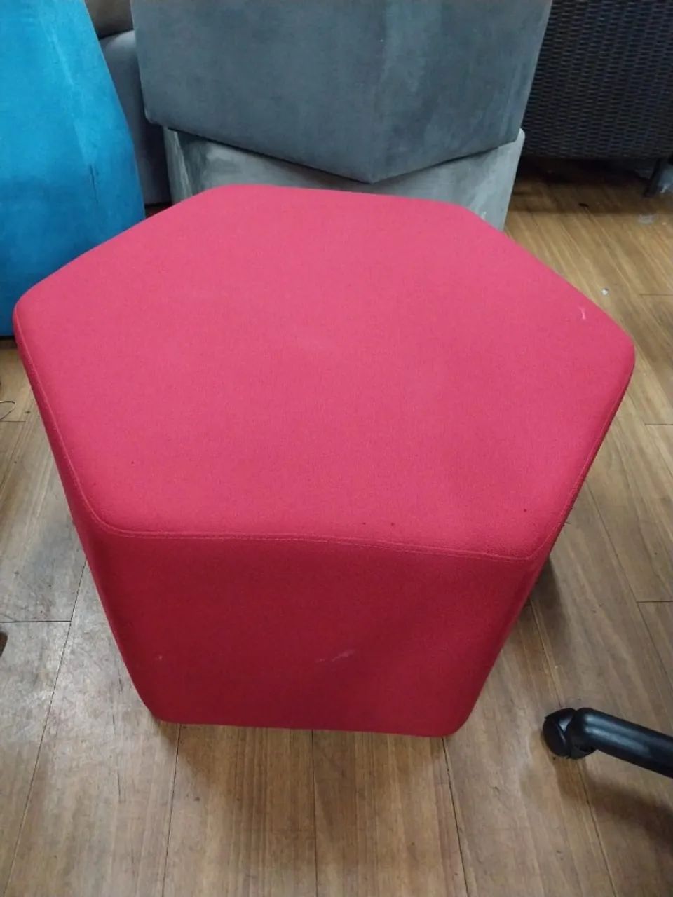 Puff hexagonal Cavaletti  Vermelho - Foto 3
