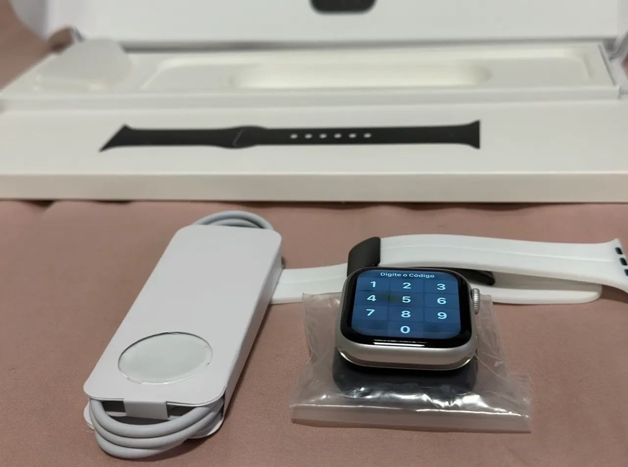 App Apple Watch Series 4 44mm Prata 