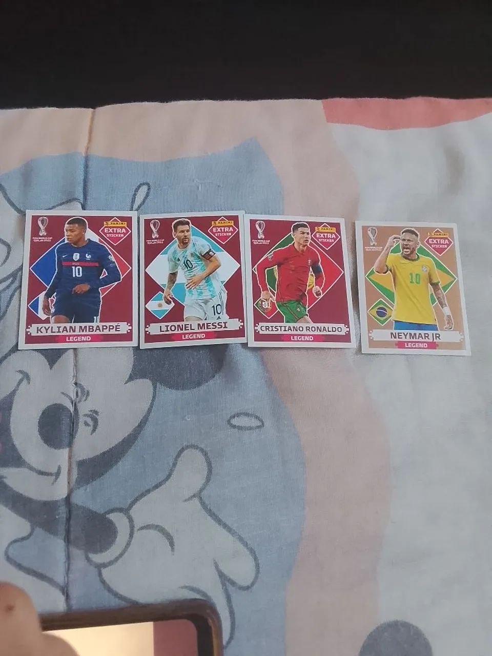 Figurinhas dos craques da copa de 2022 em perfeito estado 