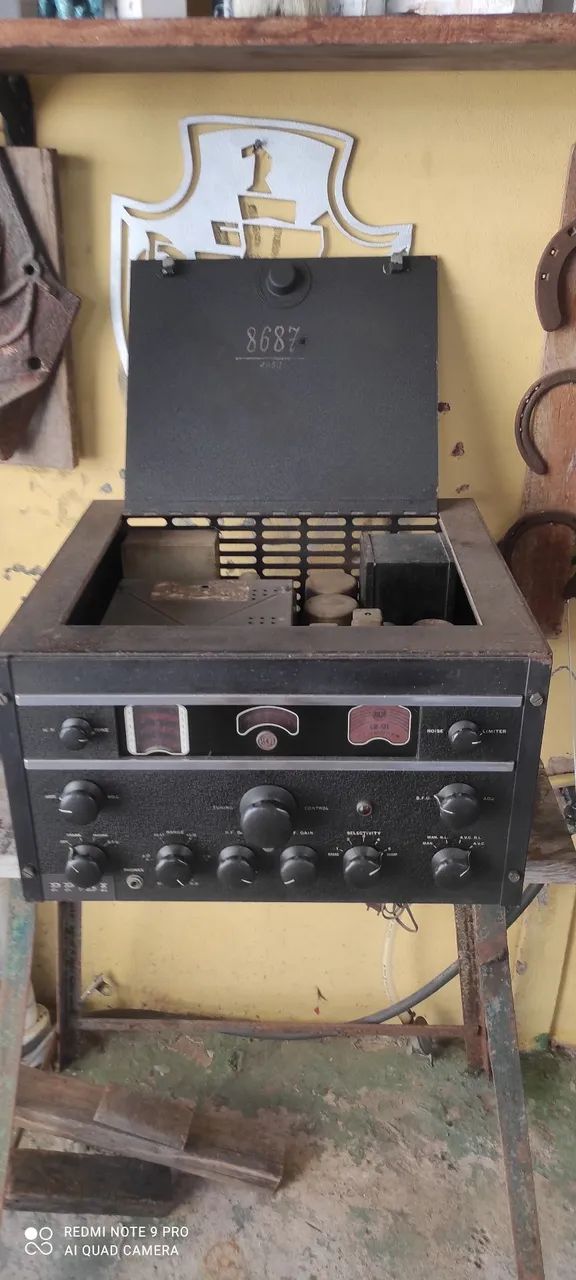 Rádio receptor de comunicações RCA AR 88, valvulado: