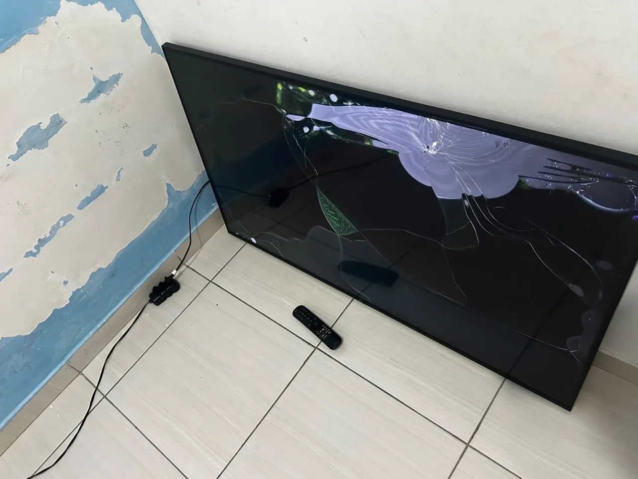 Tv Lg 50 polegadas *Tela quebrada* - Foto 2