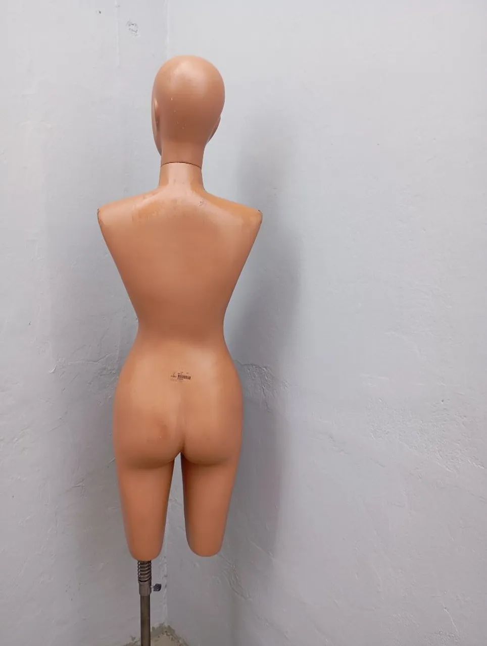 Manequim pra modelagem marrom com pedestal  - Foto 2