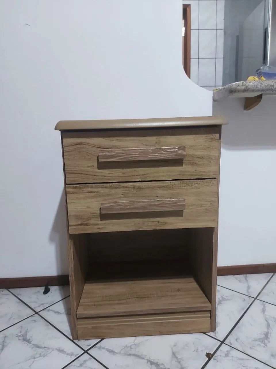 Mesa cabeceira com 2 gavetas e nicho - Foto 4