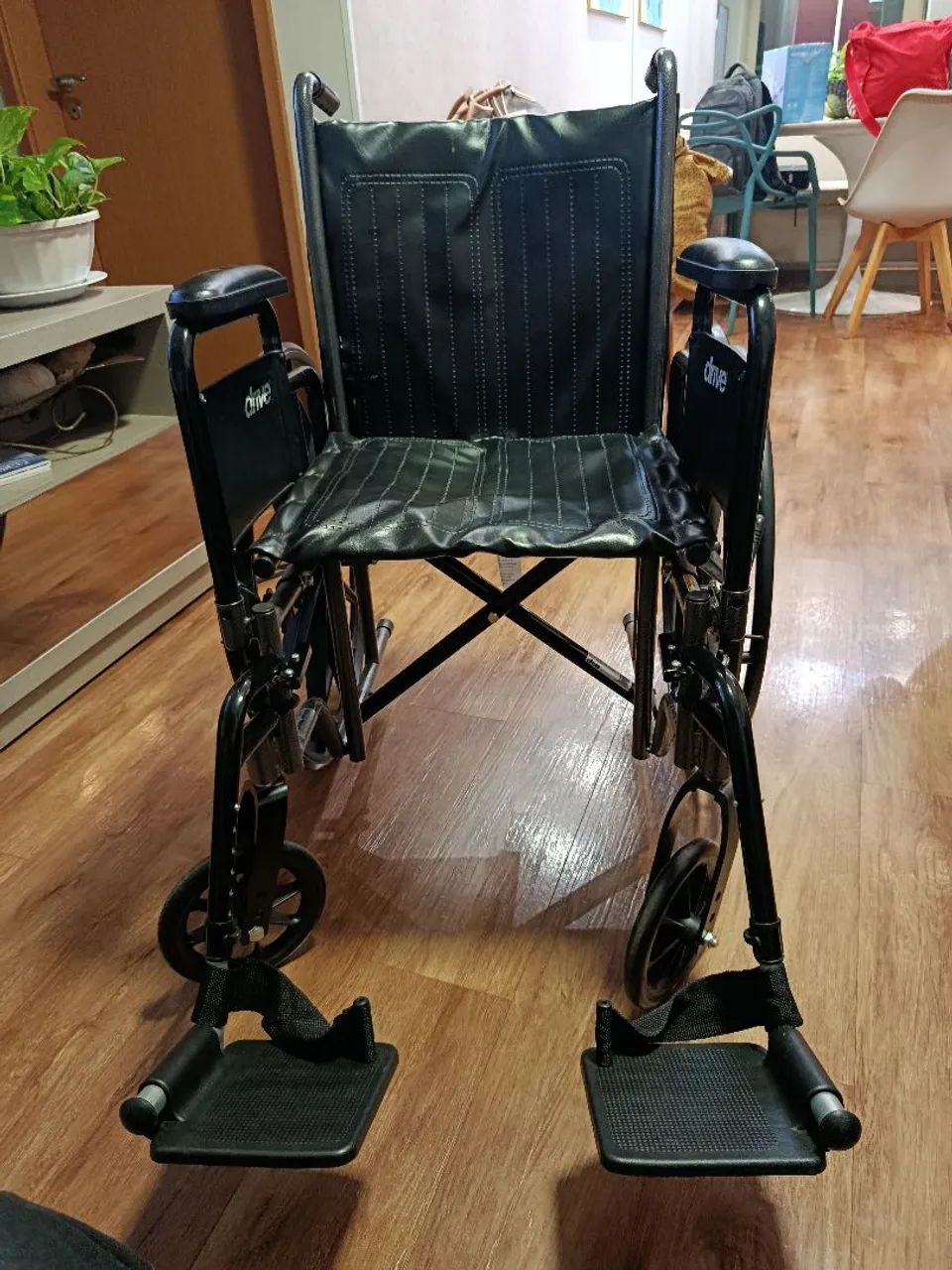 Vendo cadeira de rodas.  - Foto 4