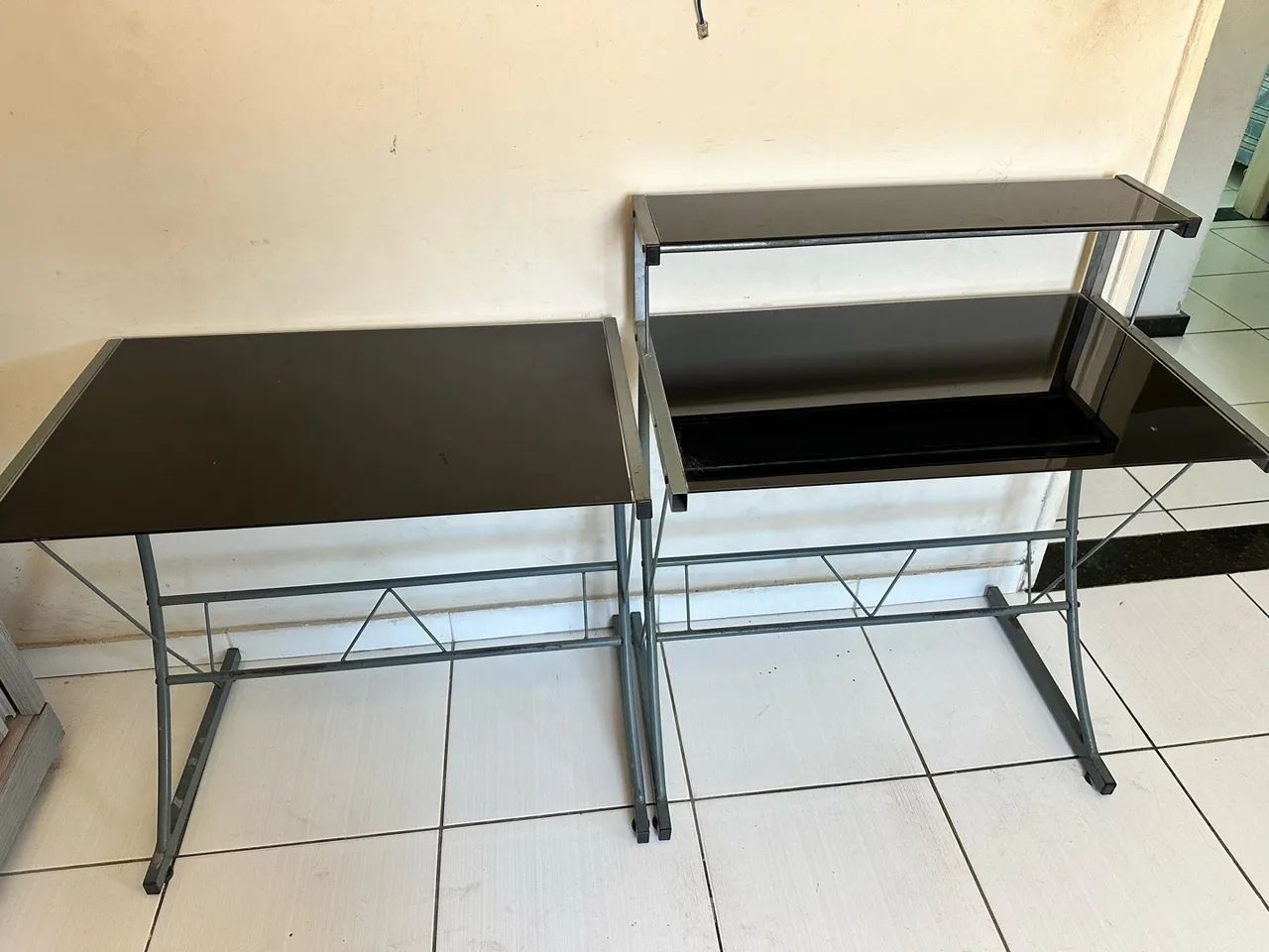 Mesa para computador de vidro 