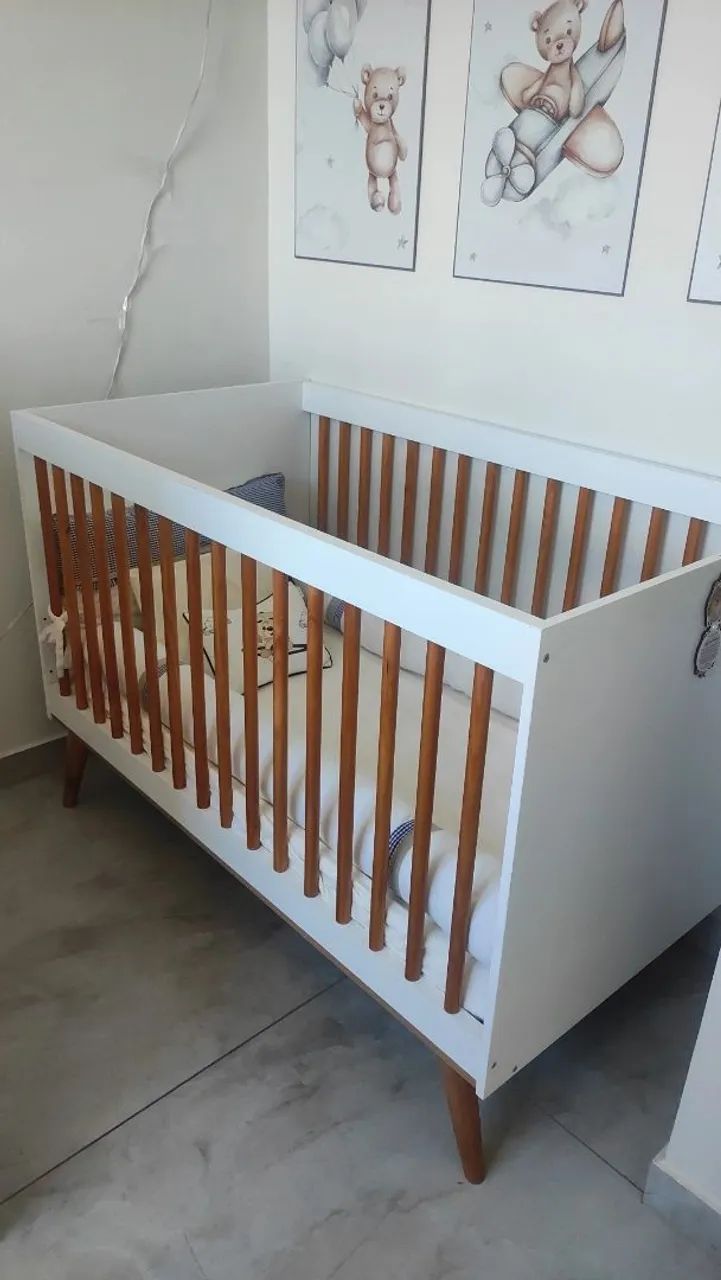 Vendo berço com colchão + carrinho de bebê.