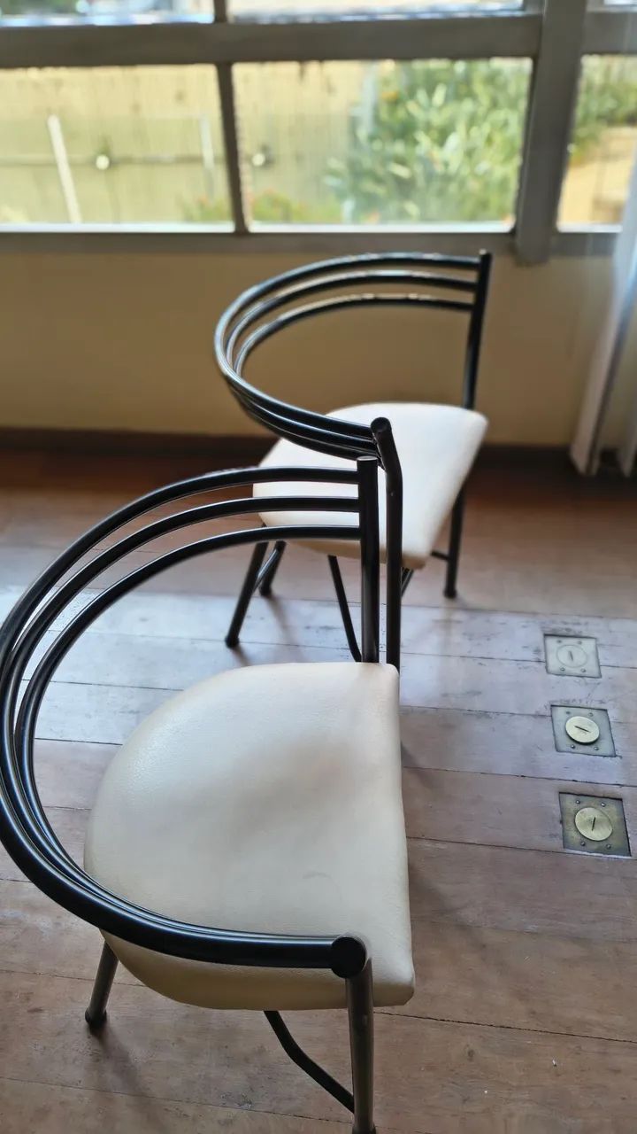 Conjunto de 2 cadeiras metal e estofado.  - Foto 4