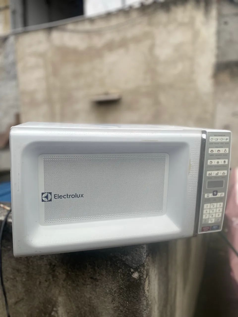 Vendo Micro-ondas de Bancada Electrolux ME044 34l - Foto 2