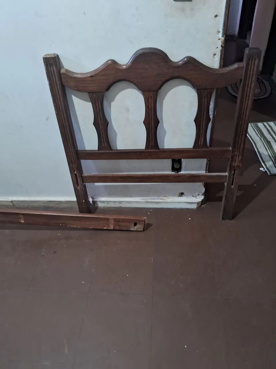 Cama de solteiro madeira sucupira 