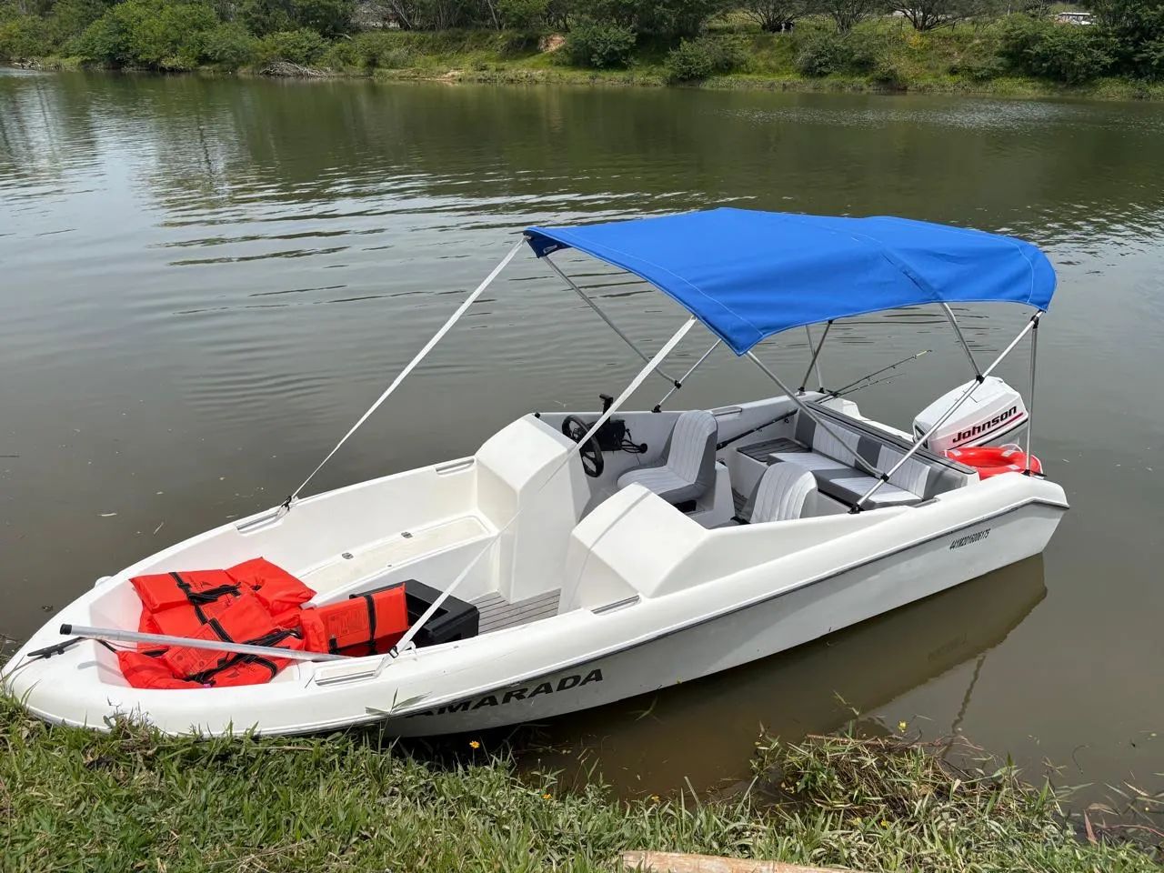 Lancha 16 pés Motor Johnson 50 HP 2001 ( Carreta de encalhe )