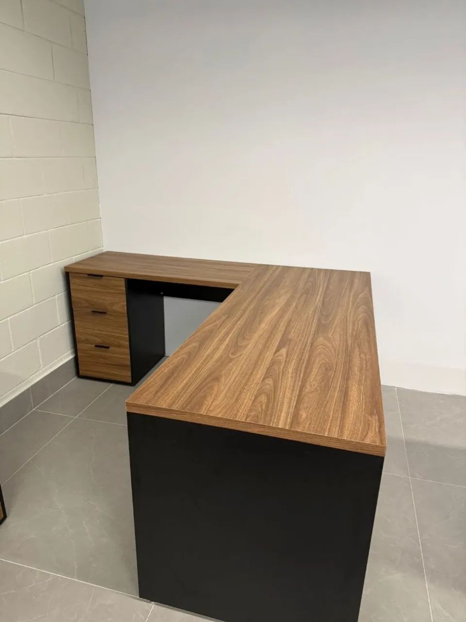 Mesa em L toda em MDF novo