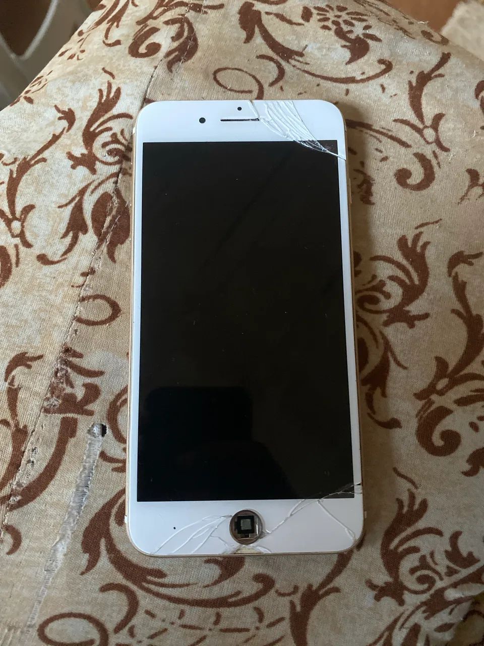 Vendo iPhone 7 Plus *olha a descrição 