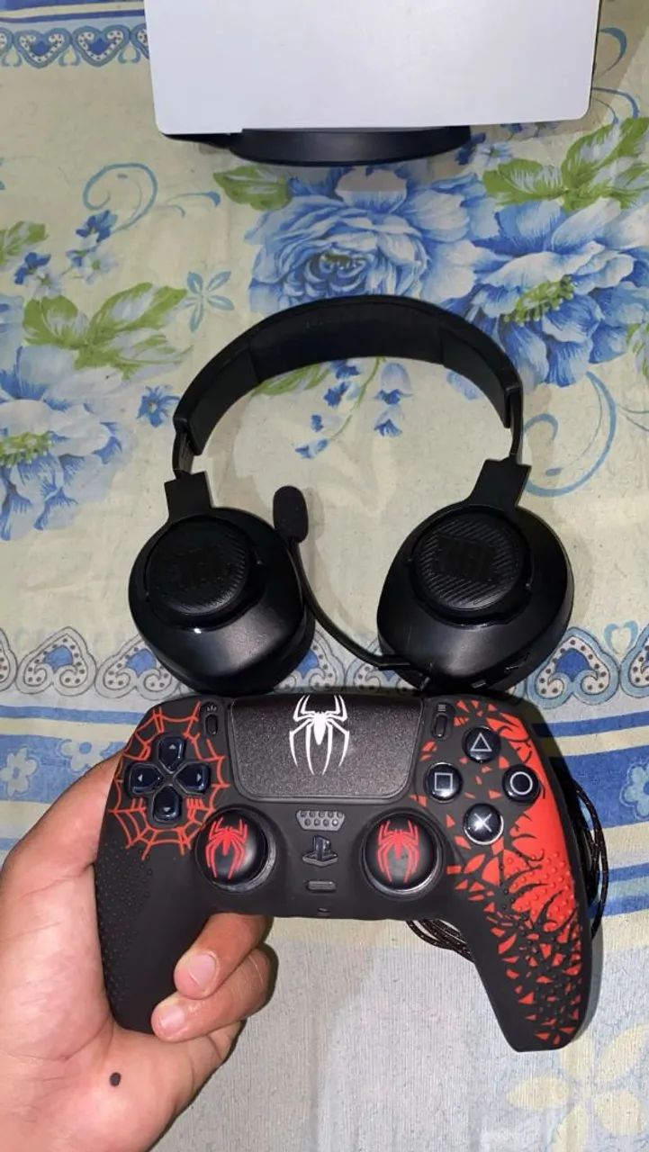 PS5 MUITO BEM CONSERVADO COM CAIXA E CAIXAS DE CONTROLES. - Foto 3