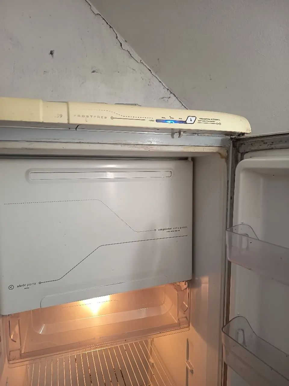 Geladeira com defeito  - Foto 4