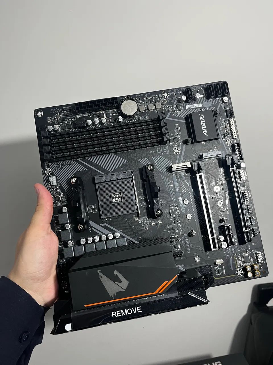 Placa Mãe B550M Aorus elite - lacrada  - Foto 5